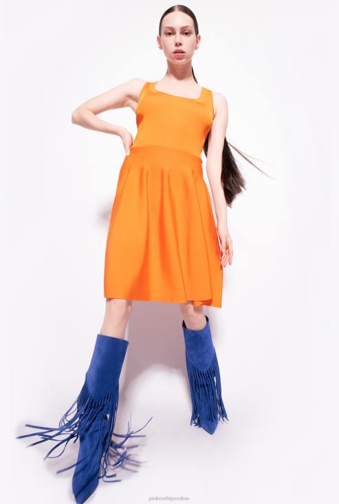 светло наранџаста